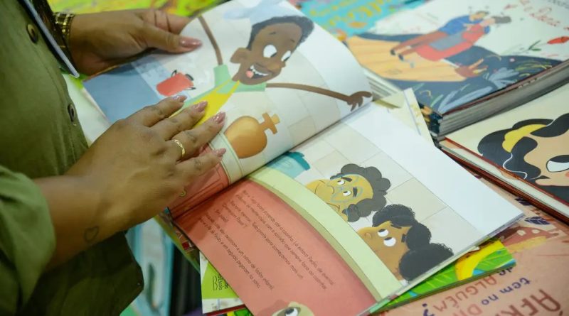 Bienal amplia alcance em escolas públicas