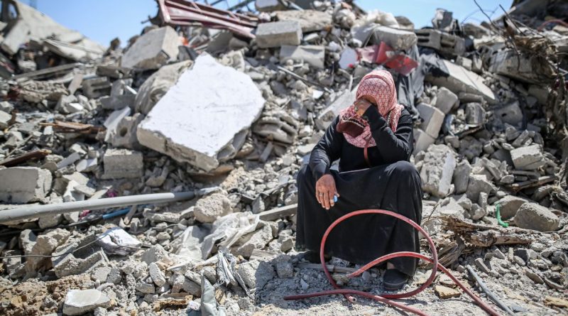 KHAN YUNIS, GAZA - APRIL 07: A woman cries on rubble of a collapsed building after Israeli forces' withdrawal from Khan Yunis, Gaza on April 07, 2024. Israeli Defense Minister Yoav Gallant said Sunday evening that troop withdrawal from Khan Younis city is part of preparations to launch a ground attack on Rafah city in the southern tip of the Gaza Strip. Jehad Alshrafi / AnadoluNo Use USA No use UK No use Canada No use France No use Japan No use Italy No use Australia No use Spain No use Belgium No use Korea No use South Africa No use Hong Kong No use New Zealand No use Turkey