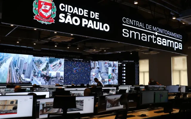 São Paulo (SP), 04/07/2024 - Inauguração da central de monitoramento por câmeras do programa Smart Sampa na rua XV de novembro. Foto: Rovena Rosa/Agência Brasil